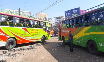 বাস শ্রমিক-শিক্ষার্থী সংঘর্ষে বরিশাল রণক্ষেত্র, যাত্রী পরিবহন বন্ধ