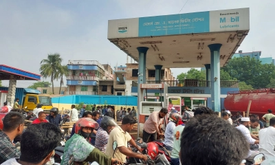 তেল সিন্ডিকেটের কাছে জিম্মি জনগণ