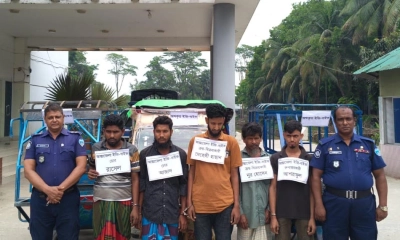 চোরাই অটোরিকশা বেচাকেনার সময় পুলিশের হানা, আটক ৫