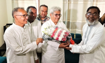 রাজশাহী-৩ : ভোটের লড়াই পেরিয়ে সৌজন্যের রাজনীতি