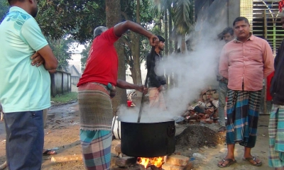 তৈয়ব আলীর হাতের জাদুতে মাতোয়ারা ক্রেতা