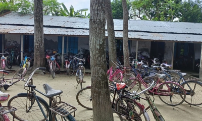 আকাশে মেঘ দেখলেই ছুটির ঘণ্টা বাজান দপ্তরি