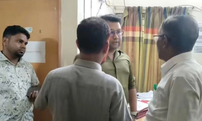 তথ্য জানতে গিয়ে তালাবদ্ধ সাংবাদিক