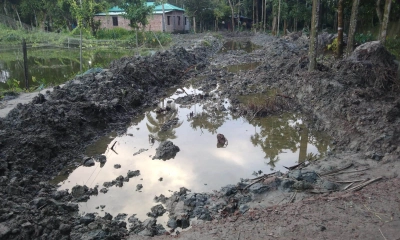 পল্লী উন্নয়ন বোর্ডের জমিতে পৌরসভার সড়ক!