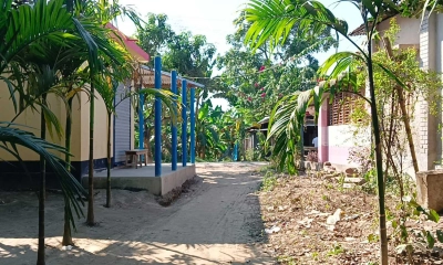 ভূমি অফিসের রাস্তা দখল করে বাড়ি-দোকান নির্মাণ