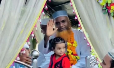 ঘোড়ার গাড়িতে ইমামের রাজকীয় বিদায়