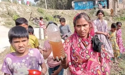 মাটি খুঁড়তেই বেরিয়ে এলো খনিজ তেল সদৃশ তরল