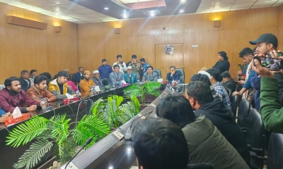 উপ-উপাচার্যের আশ্বাসে রাবির আওয়ামীপন্থি ডিনদের অপসারণ দাবির আন্দোলন প্রত্যাহার