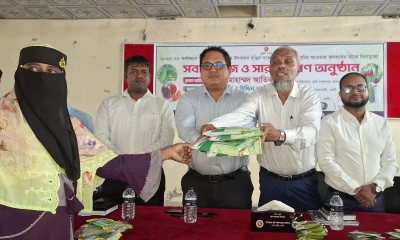 সোনাগাজীতে ১১শ প্রান্তিক কৃষকের মাঝে বিনামূল্যে সার-বীজ বিতরণ