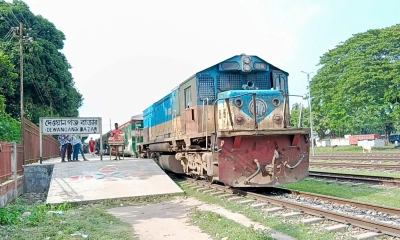 ইঞ্জিন বিকল, সাড়ে চার ঘণ্টা বিলম্বে ছাড়ল দেওয়ানগঞ্জ কমিউটার