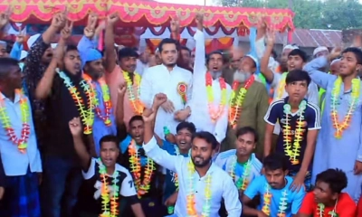 অনেকেই নতুন যোগদানকারীদের ‘আওয়ামী লীগের দোসর’ আখ্যা দিয়ে সামাজিক যোগাযোগমাধ্যমে তাদের আওয়ামী লীগ নেতাদের সঙ্গে তোলা পুরনো ছবি প্রকাশ করছেন।