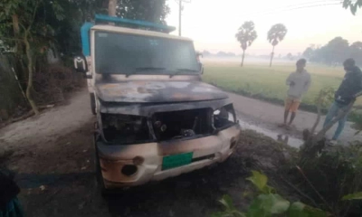 মাস্ক পরা দুর্বৃত্তরা পিকআপে আগুন দিয়ে মোটরসাইকেলে পালিয়ে যায়