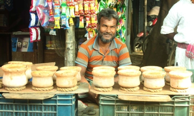 একজন ভালো মানুষ ও তার দই। ছবি- রূপালী বাংলাদেশ