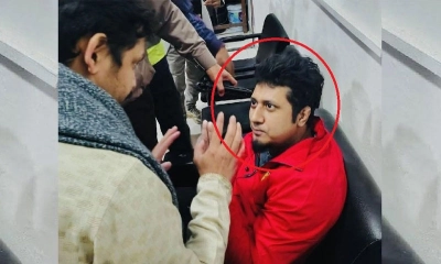 শাহবাগে ‘পিস্তল’সহ যুবক আটক