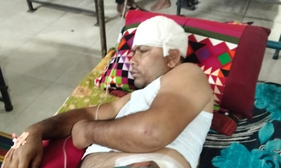 চাঁদা না পেয়ে কুপিয়ে টাকা ছিনতাই