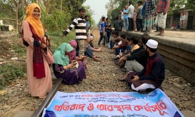 ৭ ঘণ্টা পর রাবির বিসিএস প্রার্থীদের অবরোধ প্রত্যাহার 
