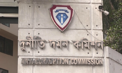 দুদকের প্রধান কার্যালয়ের সামনে ককটেল বিস্ফোরণ