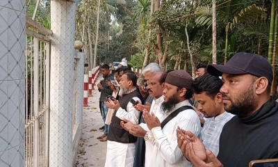 প্রতিদ্বন্দ্বী প্রার্থীর মা-বাবার কবর জিয়ারত করলেন হান্নান 