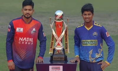 হেলিকপ্টারে করে মাঠে নামল হীরাখচিত বিপিএল ট্রফি