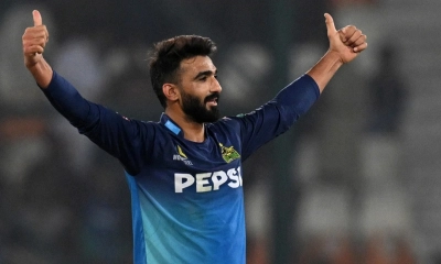 বল হাতে তানভীরকে ছাড়িয়ে গেলেন উসামা