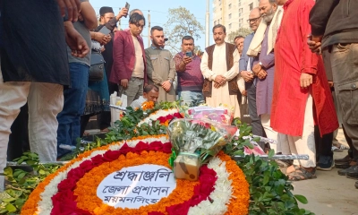 শেষ শ্রদ্ধার পর সমাধিস্থ  হলেন বাউলশিল্পী সুনীল কর্মকার