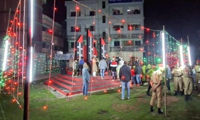 বাউফল কেন্দ্রীয় শহীদ মিনারে আলোকসজ্জা নিয়ে সমালোচনা