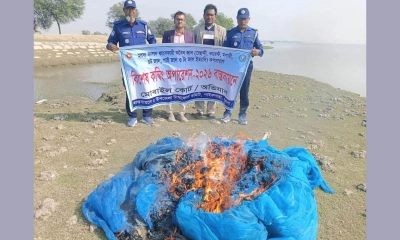 পাইকগাছায় বিপুল পরিমাণ অবৈধ নেট জাল জব্দ