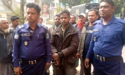 পার্বতীপুরে যৌথ বাহিনীর অভিযানে গ্রেপ্তার ৪