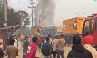 ফেনীতে দুটি মালবাহী ট্রাকের সংঘর্ষ, আহত ১