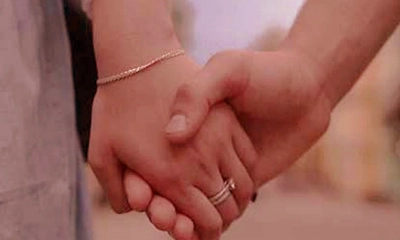 ভাতিজার হাত ধরে চাচি উধাও