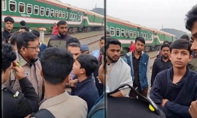 চলন্ত ট্রেনে পাথর নিক্ষেপ, তিন যুবক আটক