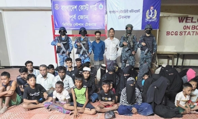 কোস্ট গার্ড ও নৌবাহিনীর যৌথ অভিযানে উদ্ধার ৩৮ নারী-পুরুষ-শিশু। ছবি সৌজন্য কোস্ট গার্ড