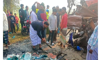 পাবনায় দুই বাসের মুখোমুখি সংঘর্ষে নিহত ২