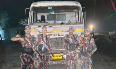 রুপি দিয়ে জ্বালানি তেল কেনার চেষ্টা, ভারতীয় ট্রাক জব্দ