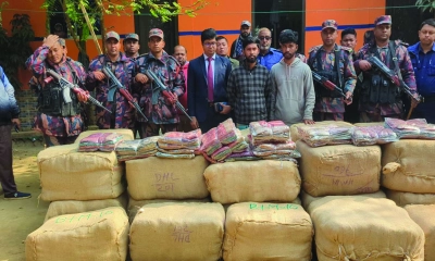 দেড় কোটি টাকার ভারতীয় কাপড়সহ আটক ২