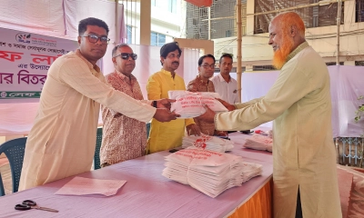 টাঙ্গাইলে সেফ লাইফের উদ্যোগে ঈদ উপহার বিতরণ 