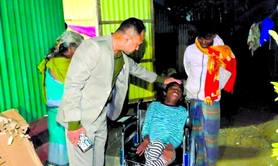 হুইলচেয়ারে ফিরল কানাইয়ের হাসি, ভাঙল নীরব কষ্ট