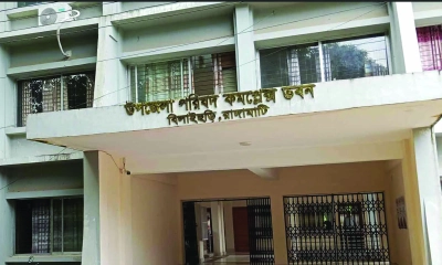 বিলাইছড়ির দুর্গম কেন্দ্রে হেলিকপ্টারে ভোটের সরঞ্জাম