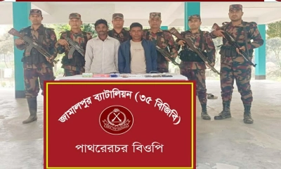 সীমান্তে ২২ হাজার ভারতীয় রুপিসহ আটক ২