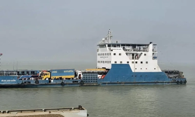 দেড় ঘণ্টা বন্ধ থাকার পর ফেরি চলাচল শুরু