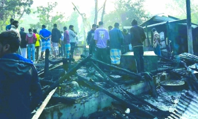 ভয়াবহ অগ্নিকাণ্ডে সর্বস্ব হারাল চার পরিবার