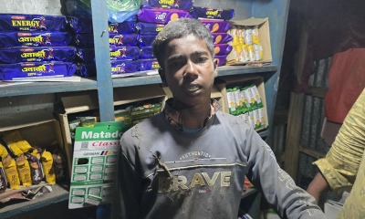 চুরির চেষ্টাকালে কিশোর আটক