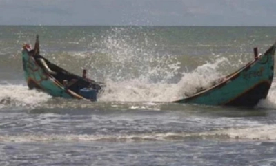 কয়রায় ঝড়ে নৌকাডুবিতে দুই জেলে নিখোঁজ