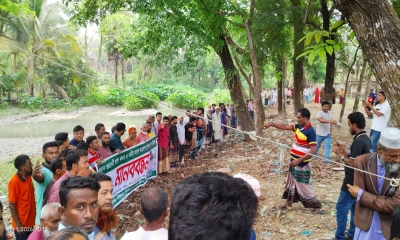 পানির খোঁজে মানুষের আর্তনাদ