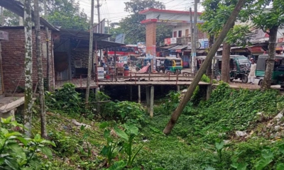 মৃতপ্রায় খালে বিপাকে কৃষক