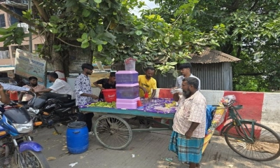 তীব্র তাপপ্রবাহে  বিপর্যস্ত জনজীবন
