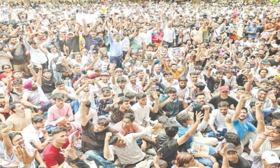‘তেলাপোকা’ আন্দোলনে চাপে মোদি সরকার
