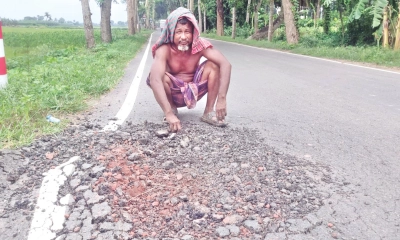 তিন মাসেই বেহাল সড়ক