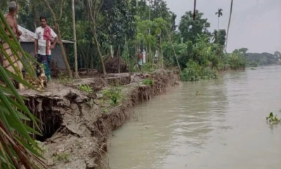 চোখের সামনে বিলীন মানুষের শেষ আশ্রয়