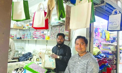 তরুণ উদ্যোক্তার হাত ধরে সালথায় পরিবেশবান্ধব পাটশিল্পের বিপ্লব